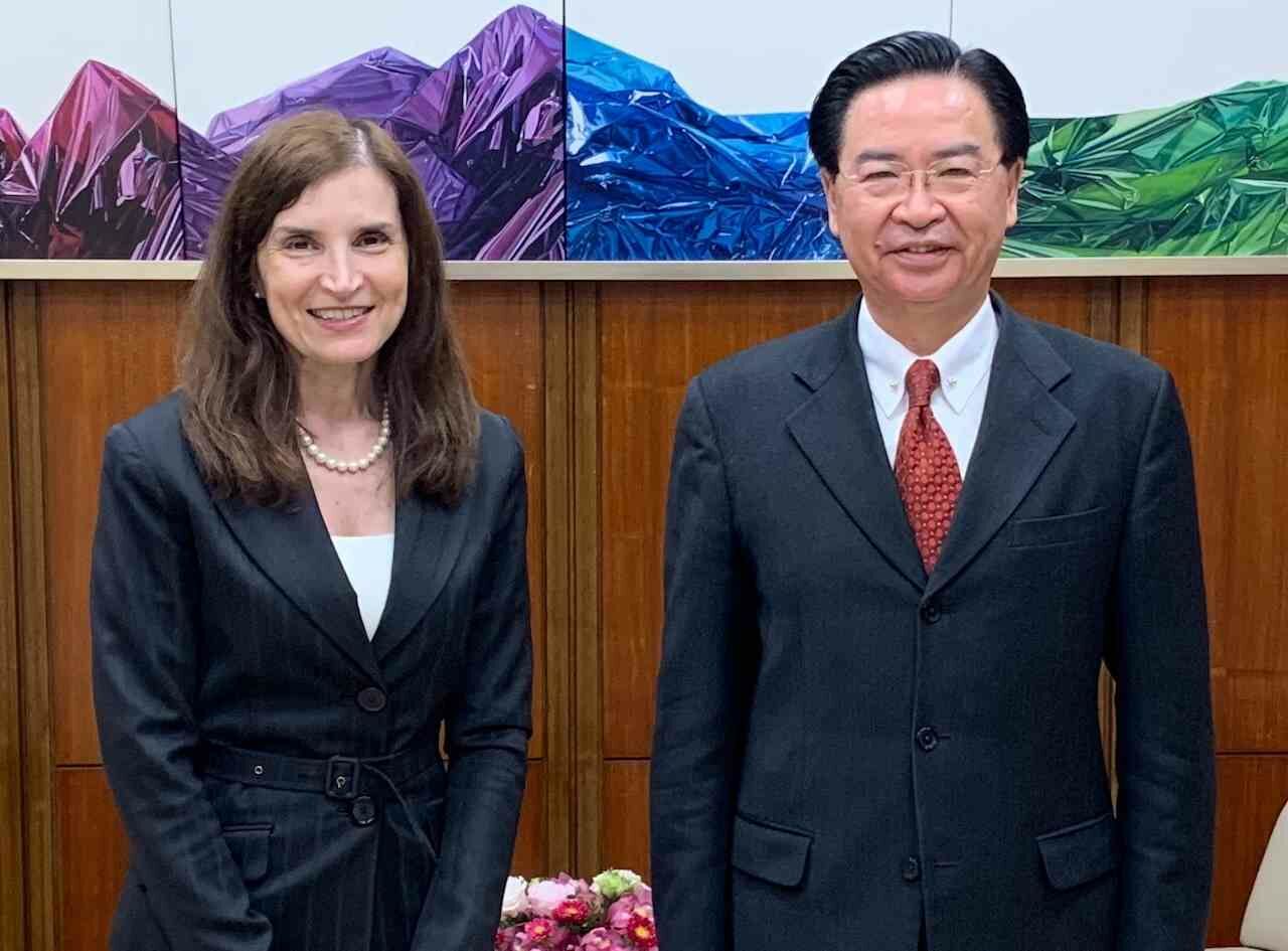Representative at the Australian Office in Taiwan Hon. Jenny Bloomfield and Foreign Minister of Taiwan Joseph Wu. (Archives)