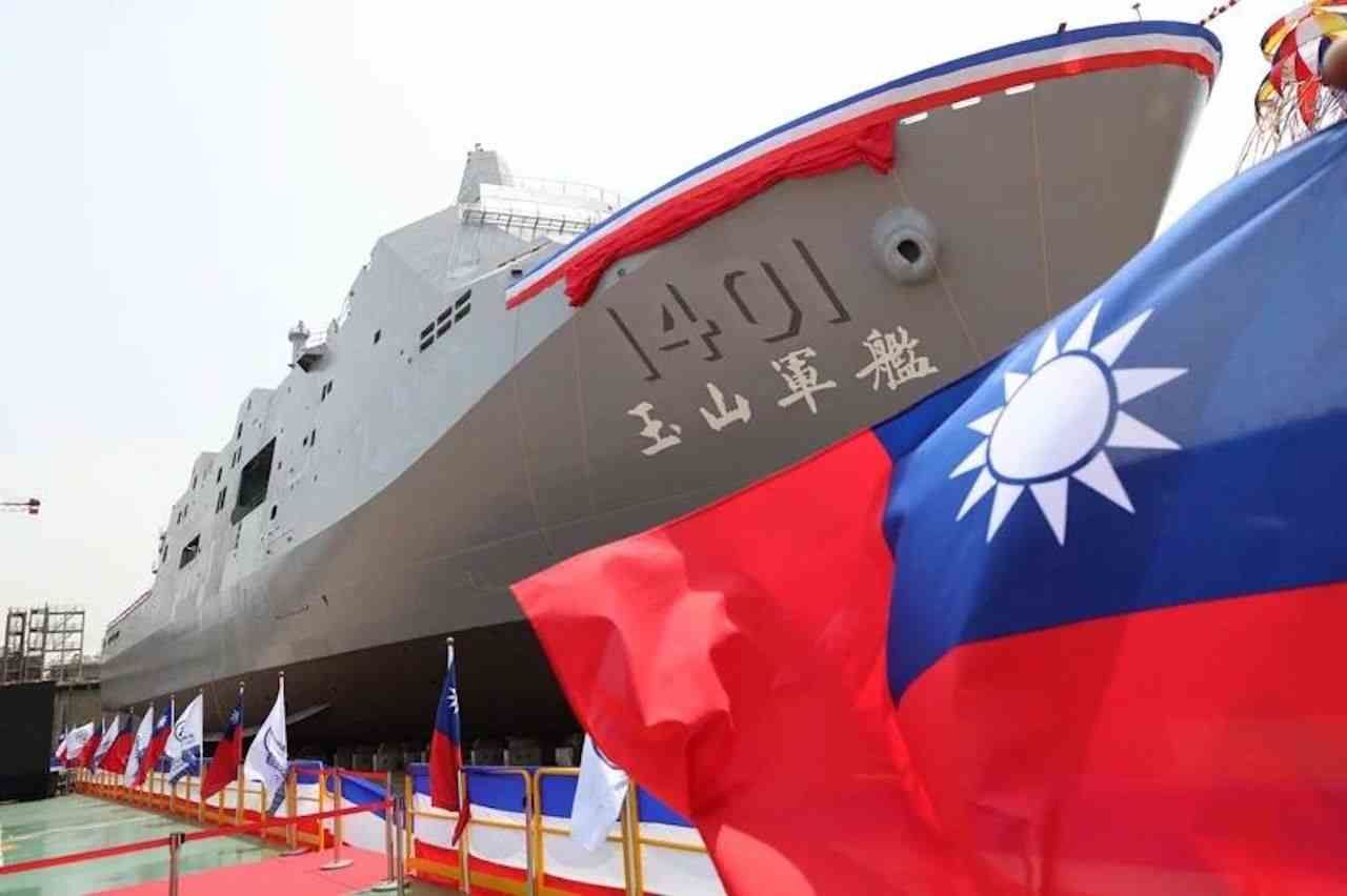 On Wednesday, Taiwan's Defence Forces received 10,000 tonnes Yushan amphibious transport vessel.