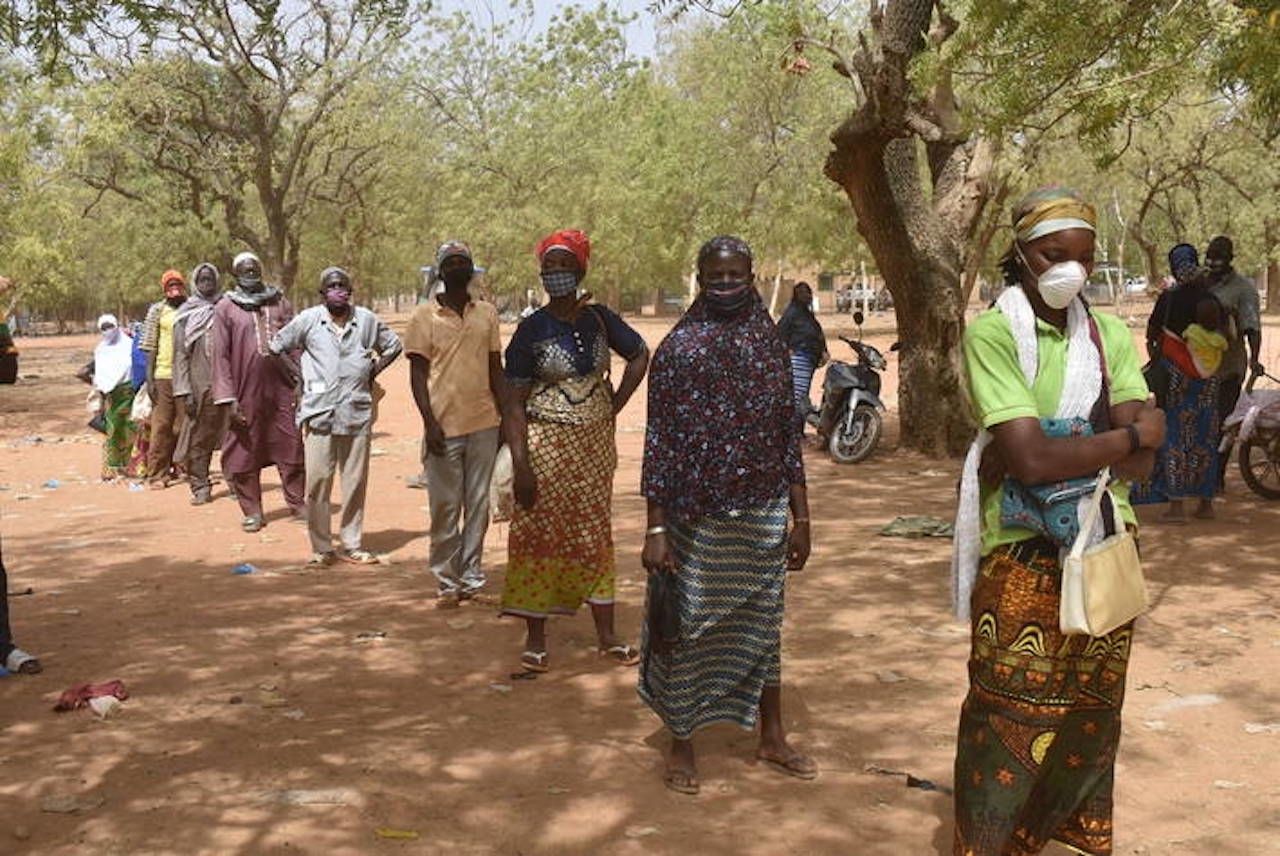 Women are queuing in the food line in Burkina Faso FAO Mission.
