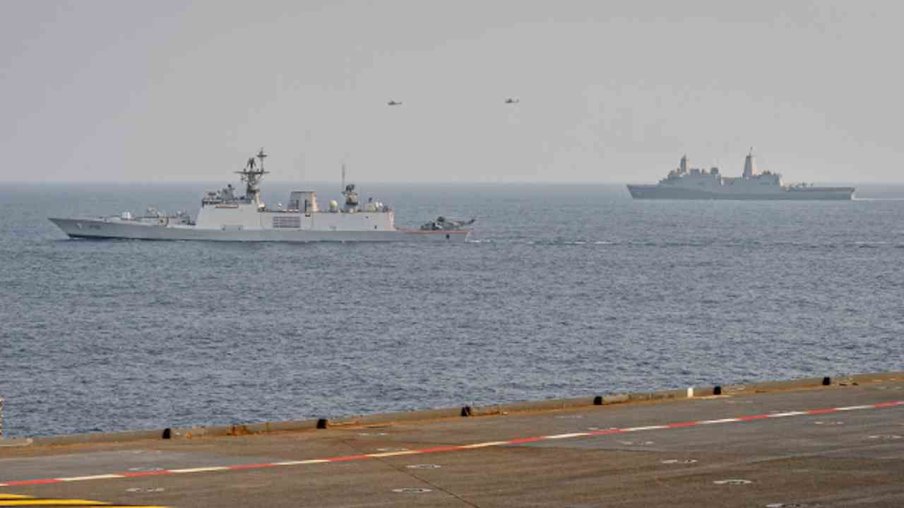 French Navy amphibious assault helicopter carrier Tonnerre and frigate Surcouf